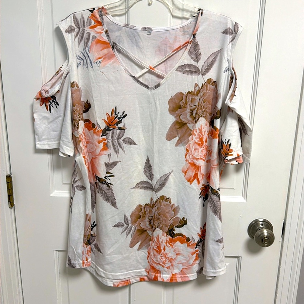 Women’s short sleeve cold shoulder top